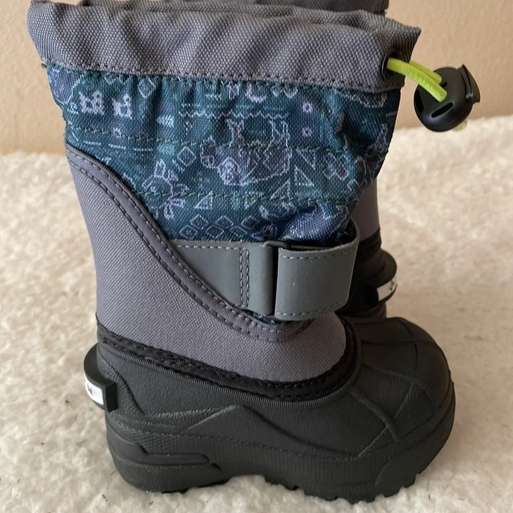 COLUMBIA NWT Snow Boots Size 5